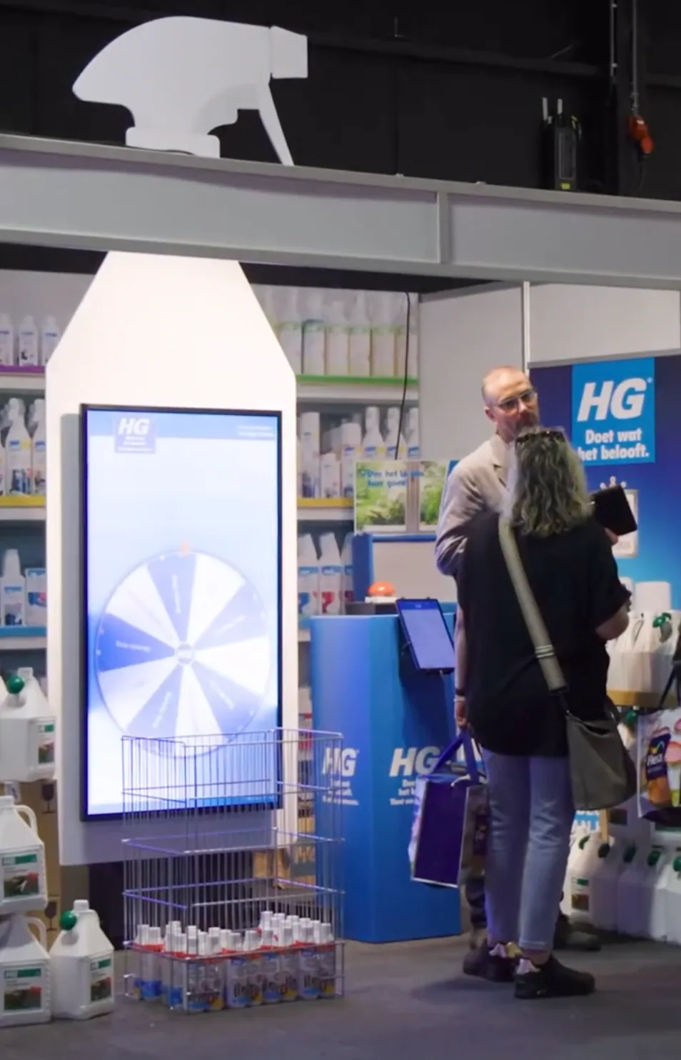 Bezoekers bij het rad in de HG-stand